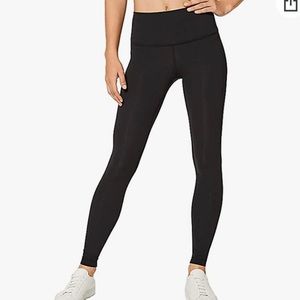 Lululemon black wunder under yoga pants